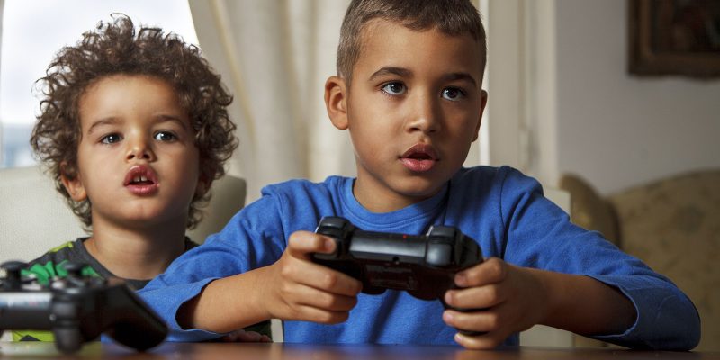 How Online Gaming Helps in Socializing and Benefit Kids in Learning